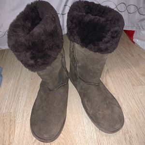 Brown bearpaw boots